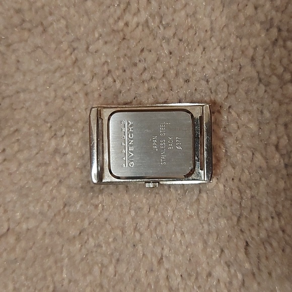 Givenchy watch - Picture 10 of 10